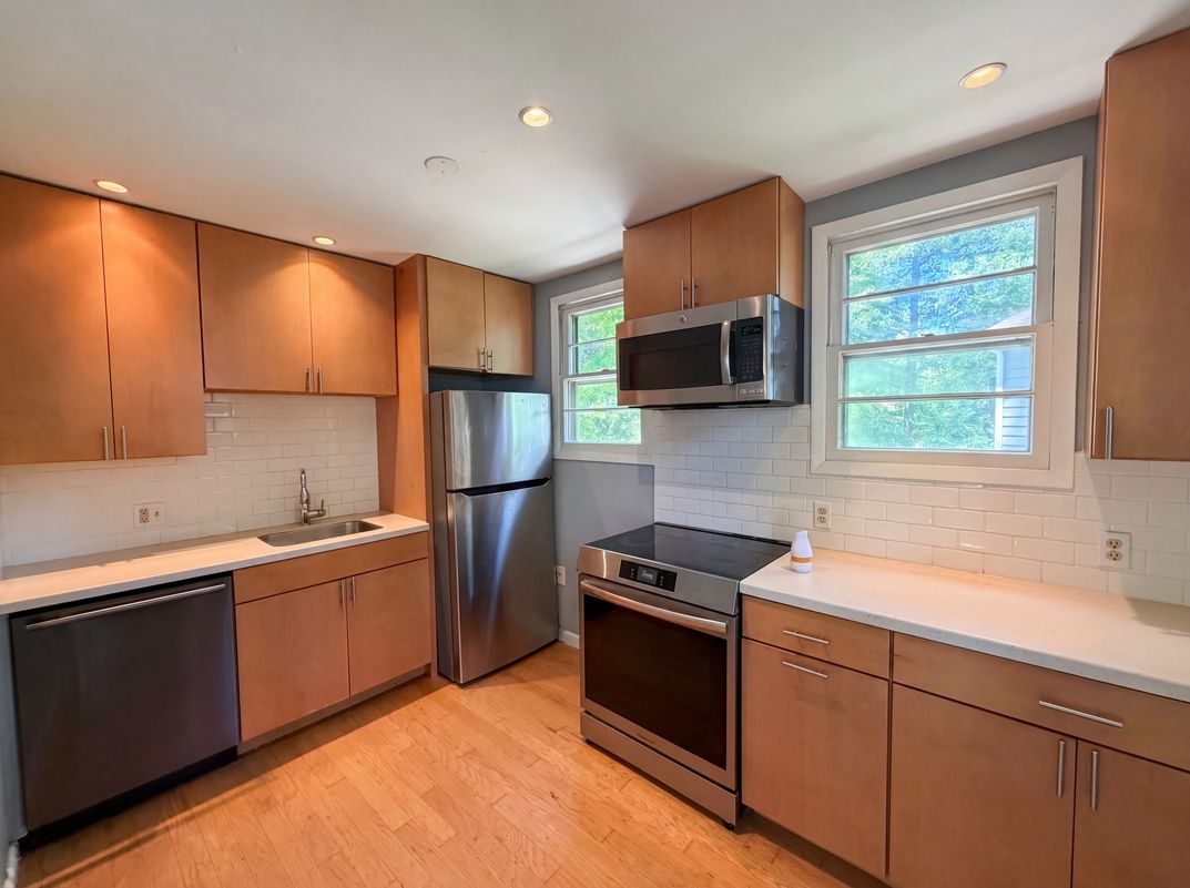 Property photo 2 of 4027 Lawrence Ave