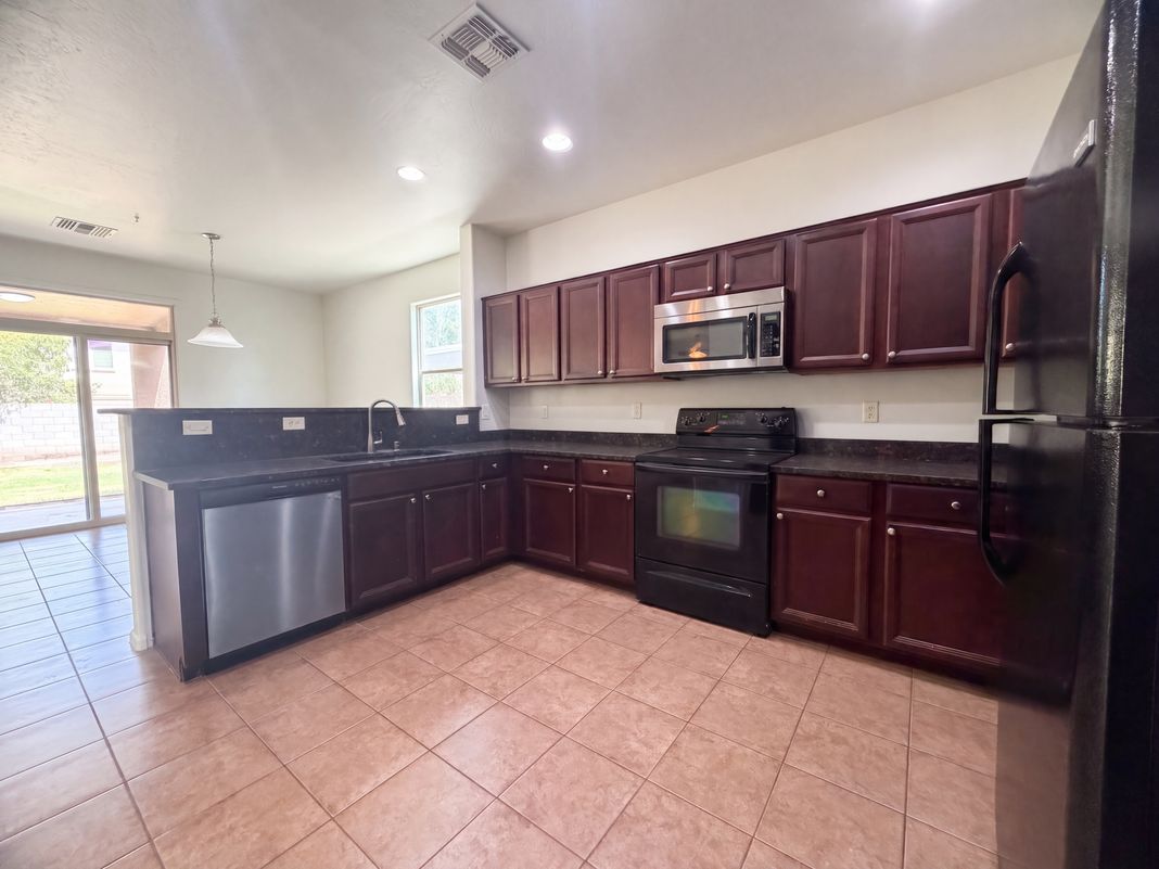 Property photo 2 of 936 E Crimm Rd