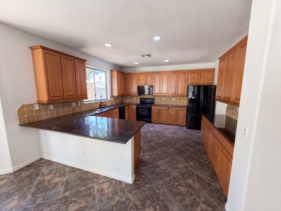 Property photo 2 of 15033 W Aster Dr