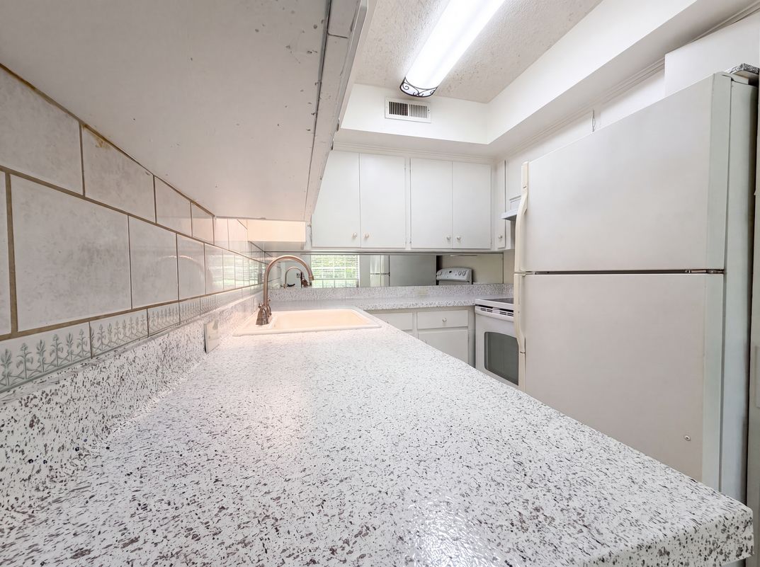 Photo 7 of 19 of 2503 McCue Rd, Houston, TX