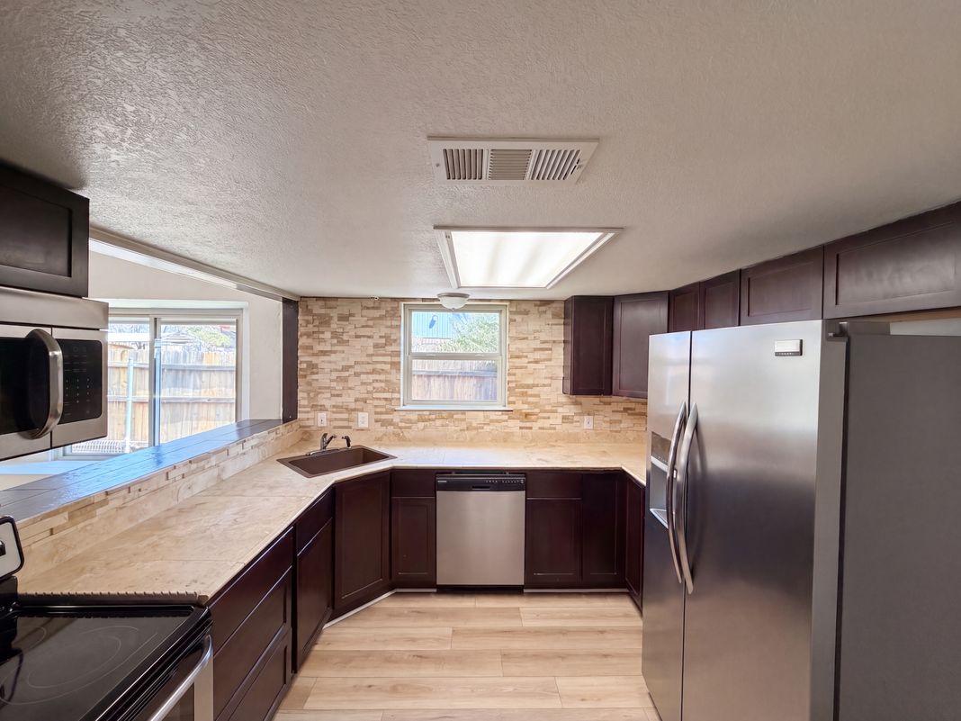Property photo 2 of 220 Grand Meadow Dr