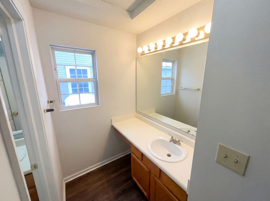Photo 17 of 24 of 4925 Pembridge Dr, Indianapolis, IN