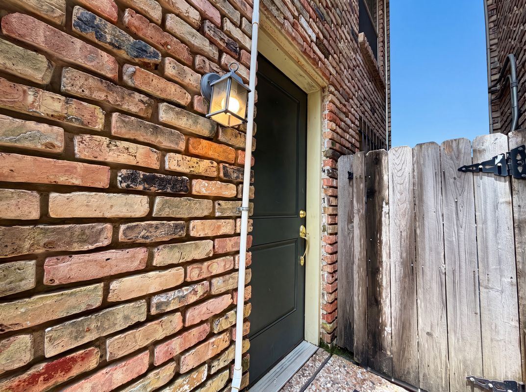 Photo 5 of 18 of 2503 McCue Rd, Houston, TX