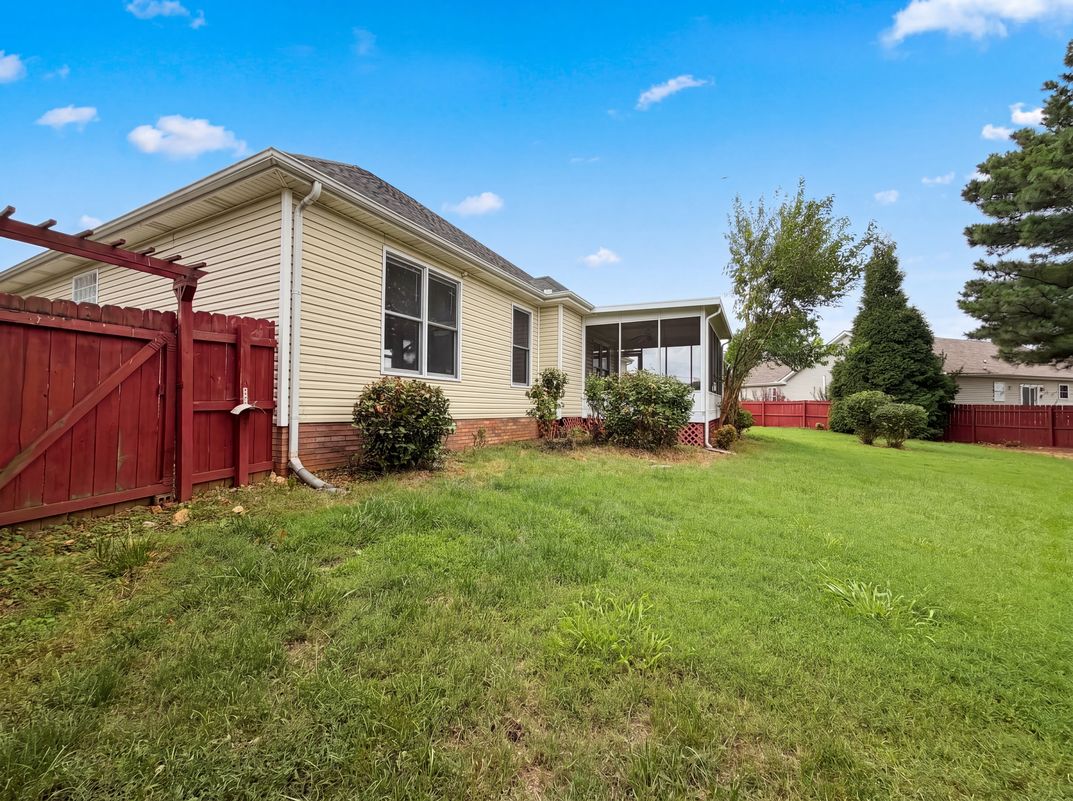 Photo 15 of 17 of 3609 Millington Dr, Clarksville, TN