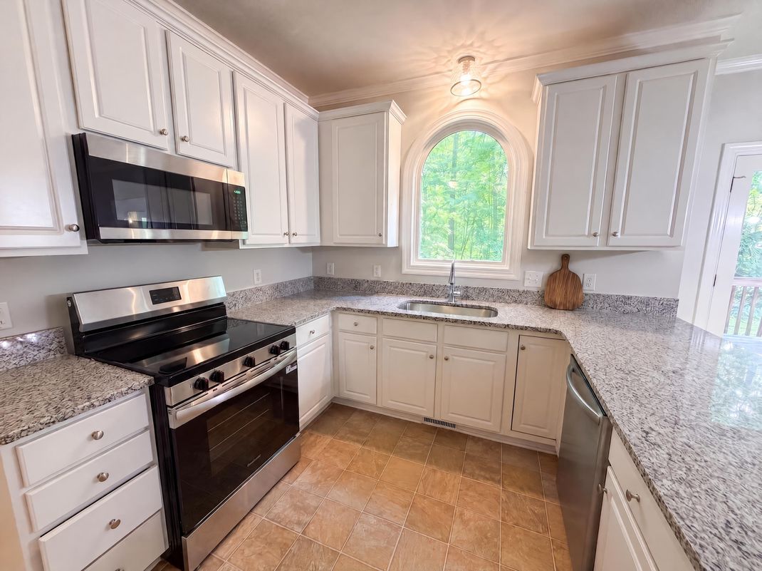 Property photo 2 of 624 Van Thomas Dr