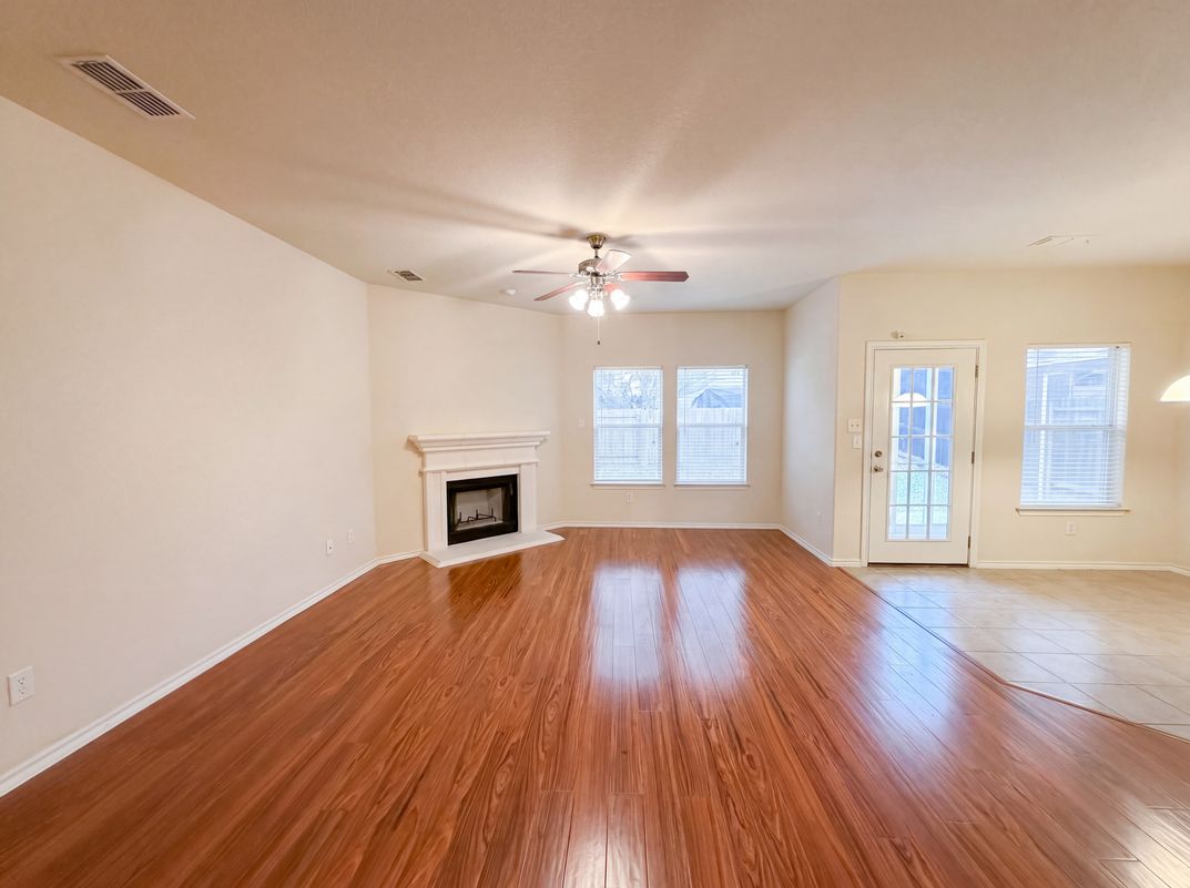 Property photo 3 of 9816 Mullins Crossing Dr