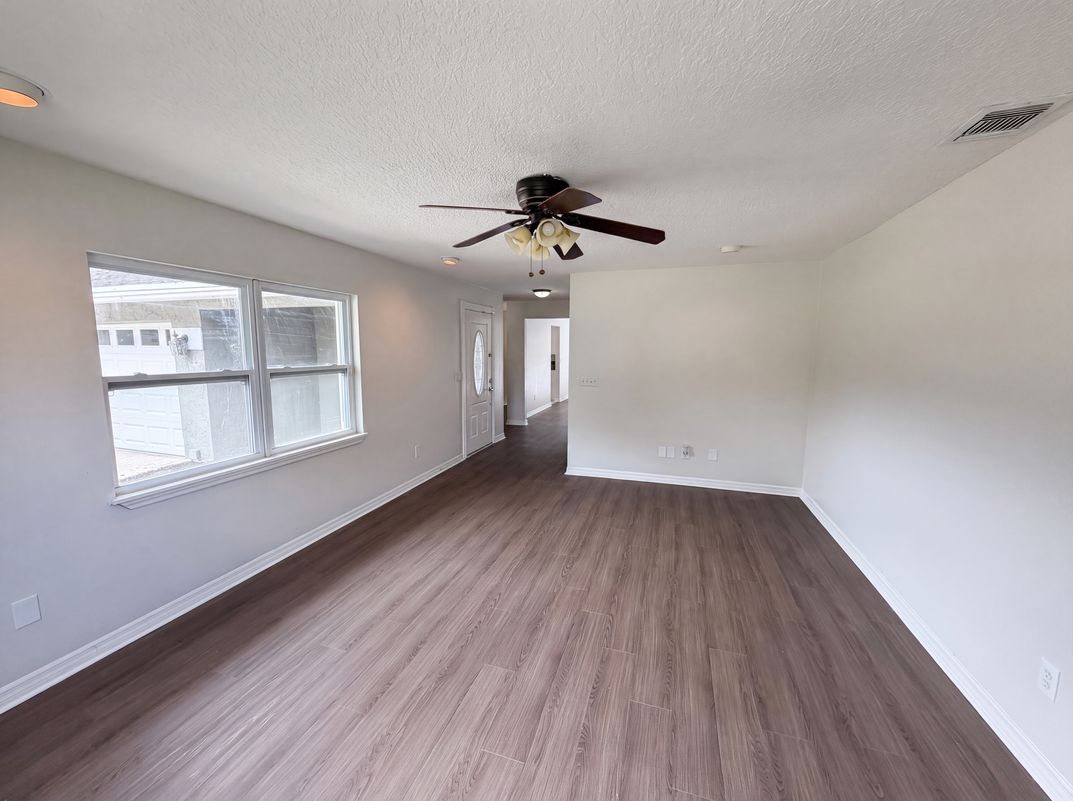 Property photo 3 of 963 Sequoia Dr