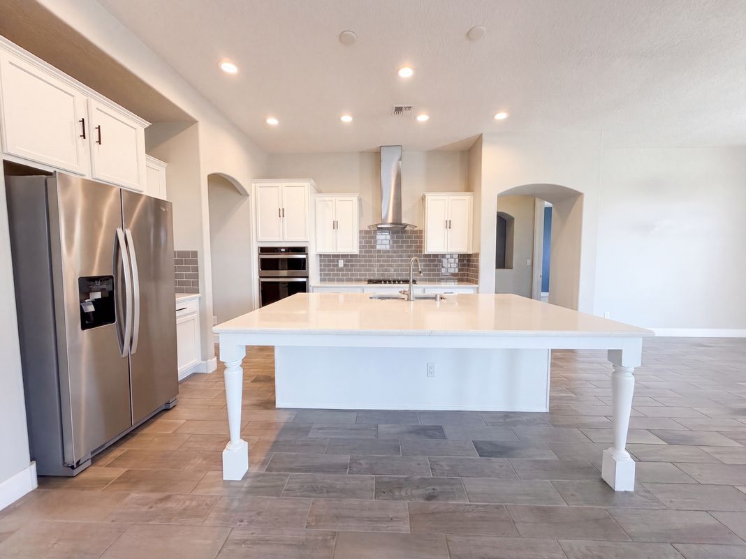 Property photo 2 of 5453 Pikes Peak Loop NE