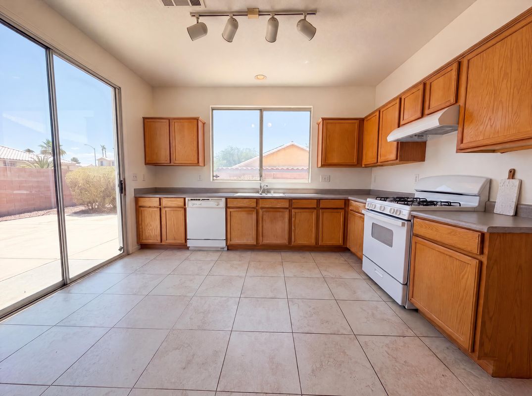 Property photo 2 of 521 Quail Bird Pl