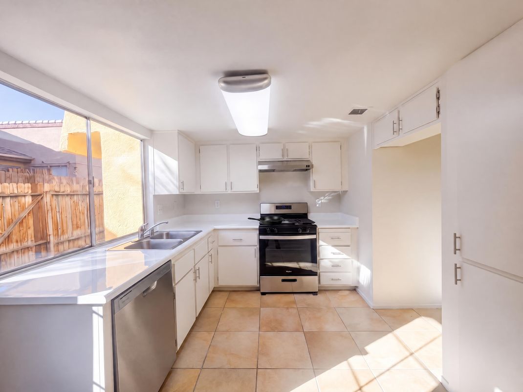 Property photo 2 of 1511 Living Desert Dr Apt B