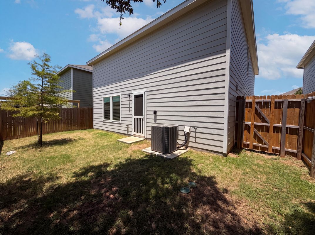 Photo 5 of 18 of 2972 Audles Ln, Dallas, TX