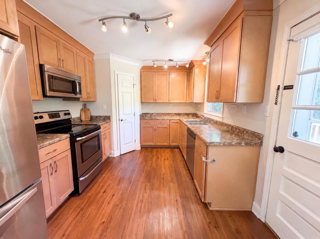 Property photo 2 of 2154 Rosewood Dr