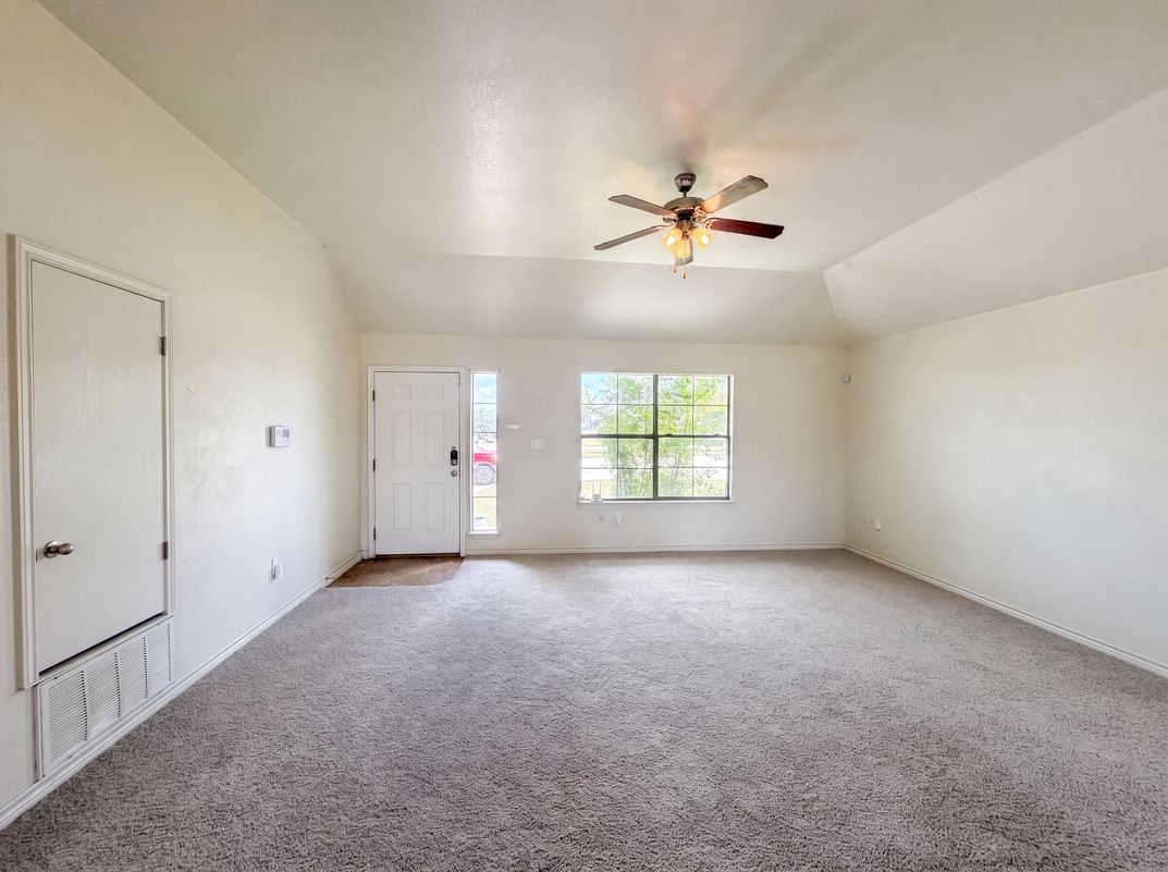 Photo 11 of 16 of 2512 Saulsbury Dr, Temple, TX