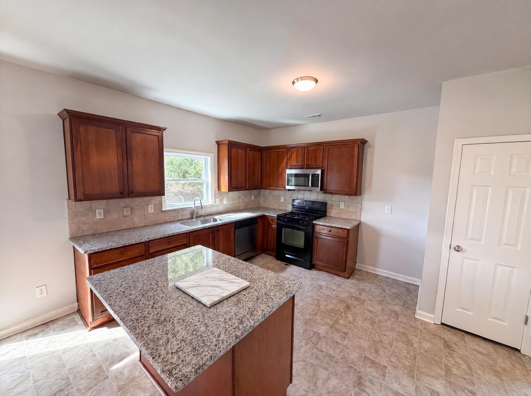 Property photo 2 of 7328 Toccoa Cir