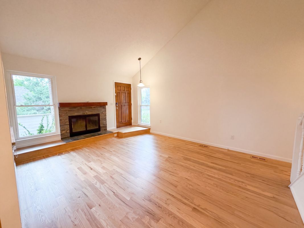 Property photo 3 of 3075 E Long Cir S