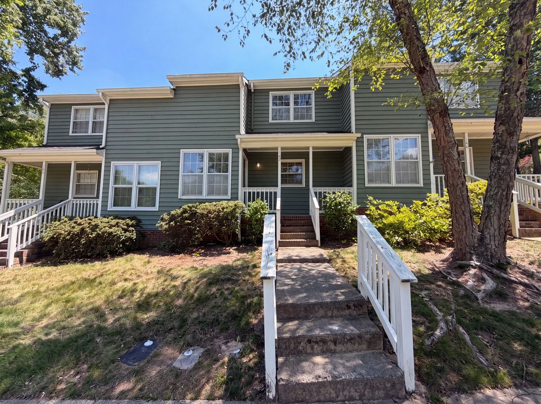 Property photo 1 of 102 Old Maple Ln