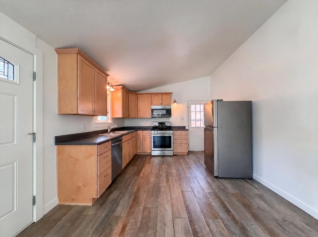 Property photo 2 of 433 Sunnyside Ln