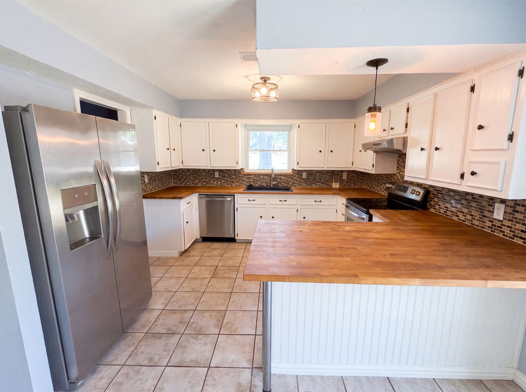 Property photo 2 of 1115 N Waterview Dr
