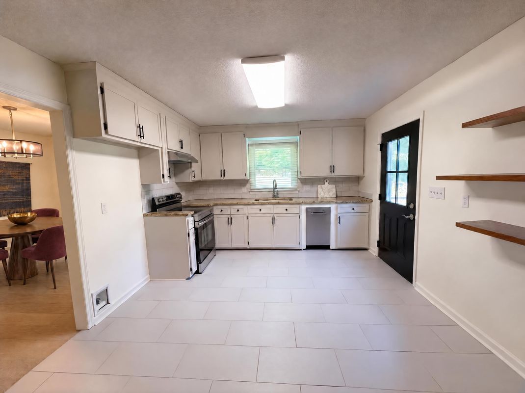 Property photo 2 of 670 Mount Pleasant Rd W