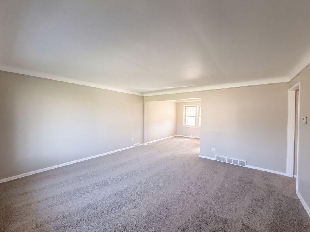 Property photo 3 of 11301 Riveredge Dr