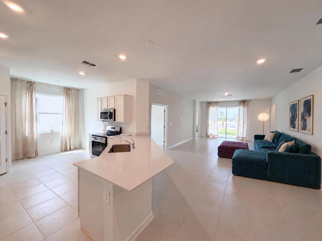 Property photo 2 of 1520 Redwood Ln # M
