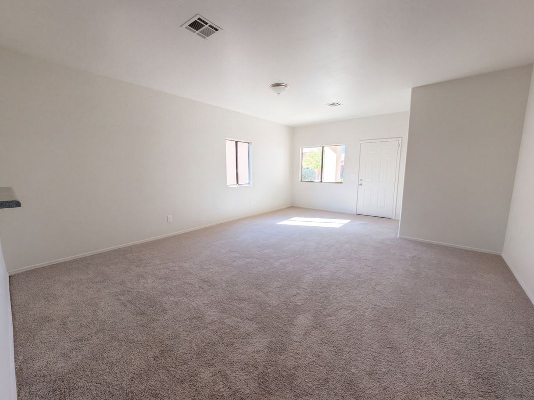 Property photo 3 of 719 W Lydia Ln