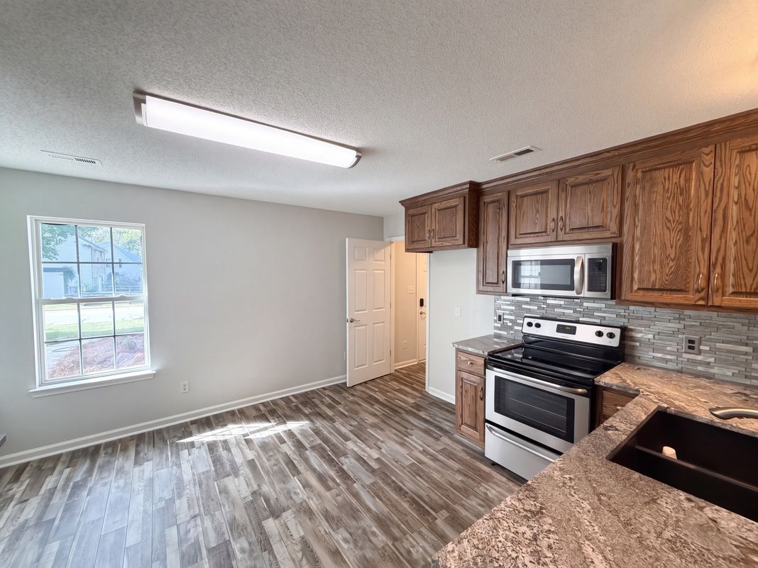 Property photo 2 of 3760 Sedgewick Dr SW