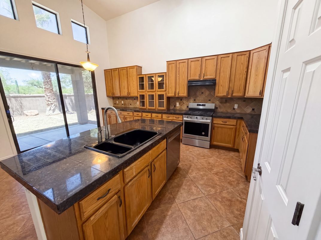 Property photo 2 of 6 E Placita Vista Alegre