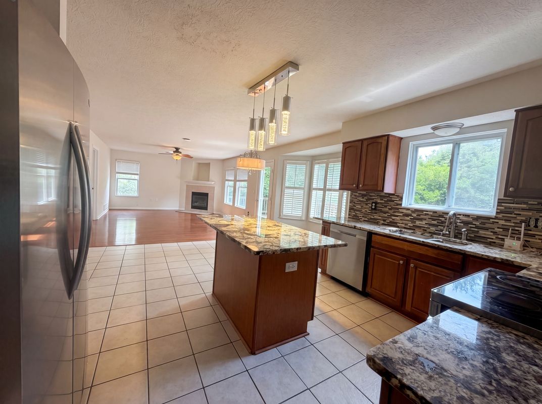 Property photo 2 of 7966 Lazelle Woods Dr