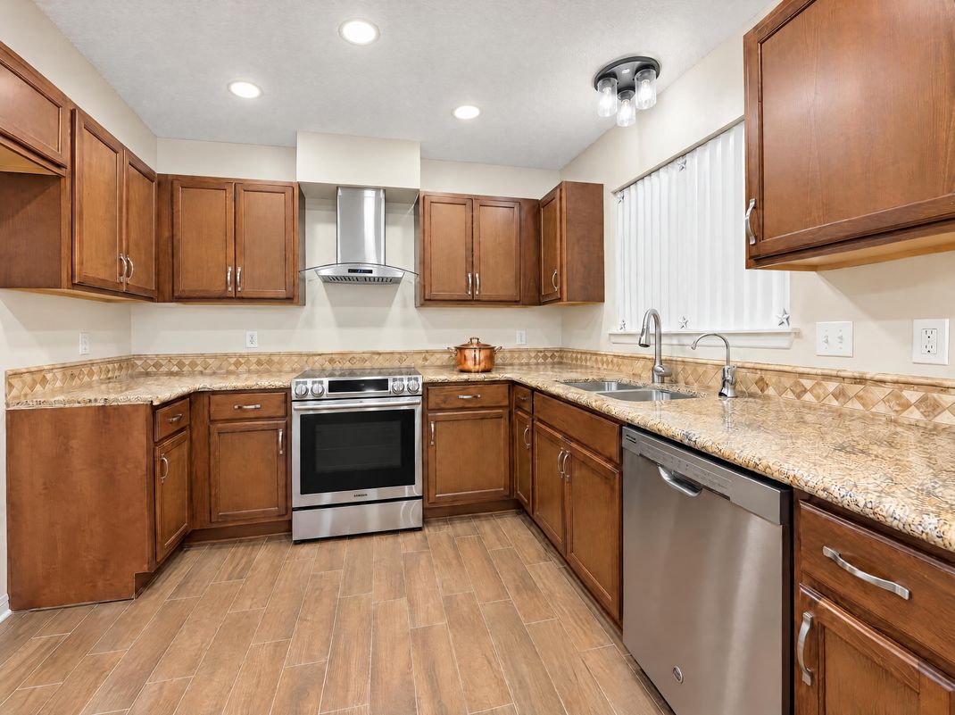 Property photo 2 of 13227 Stairock St