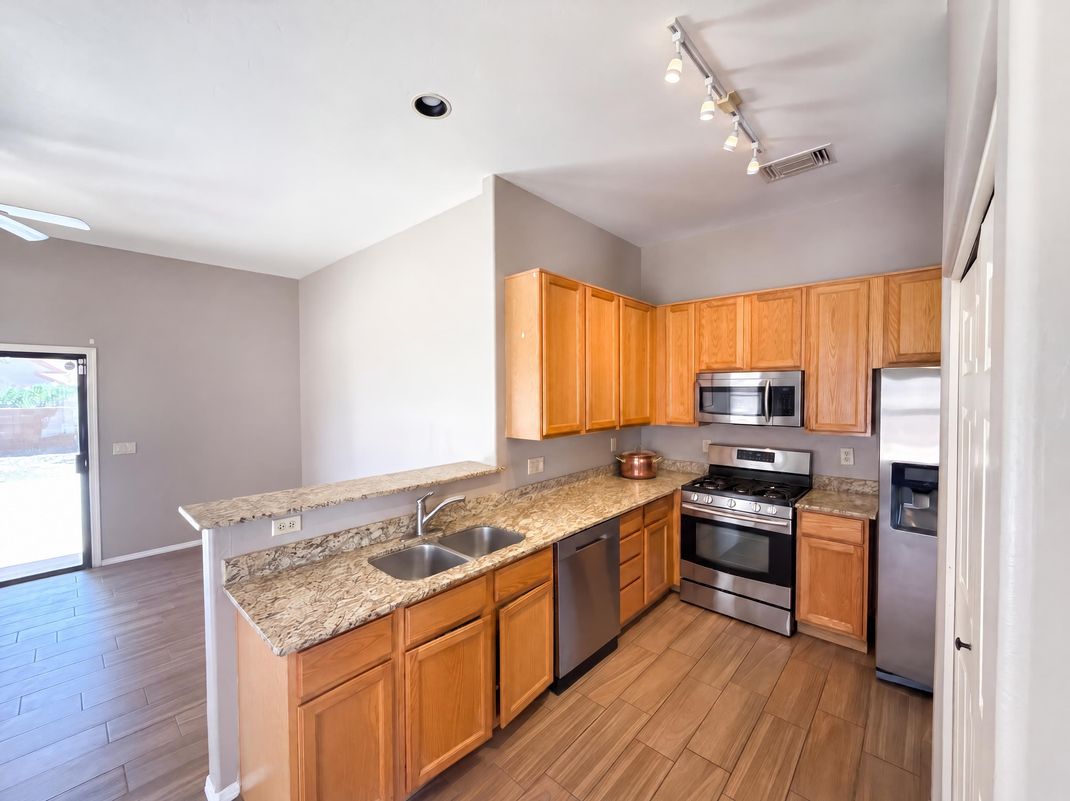 Property photo 2 of 7086 N Avenida Adella