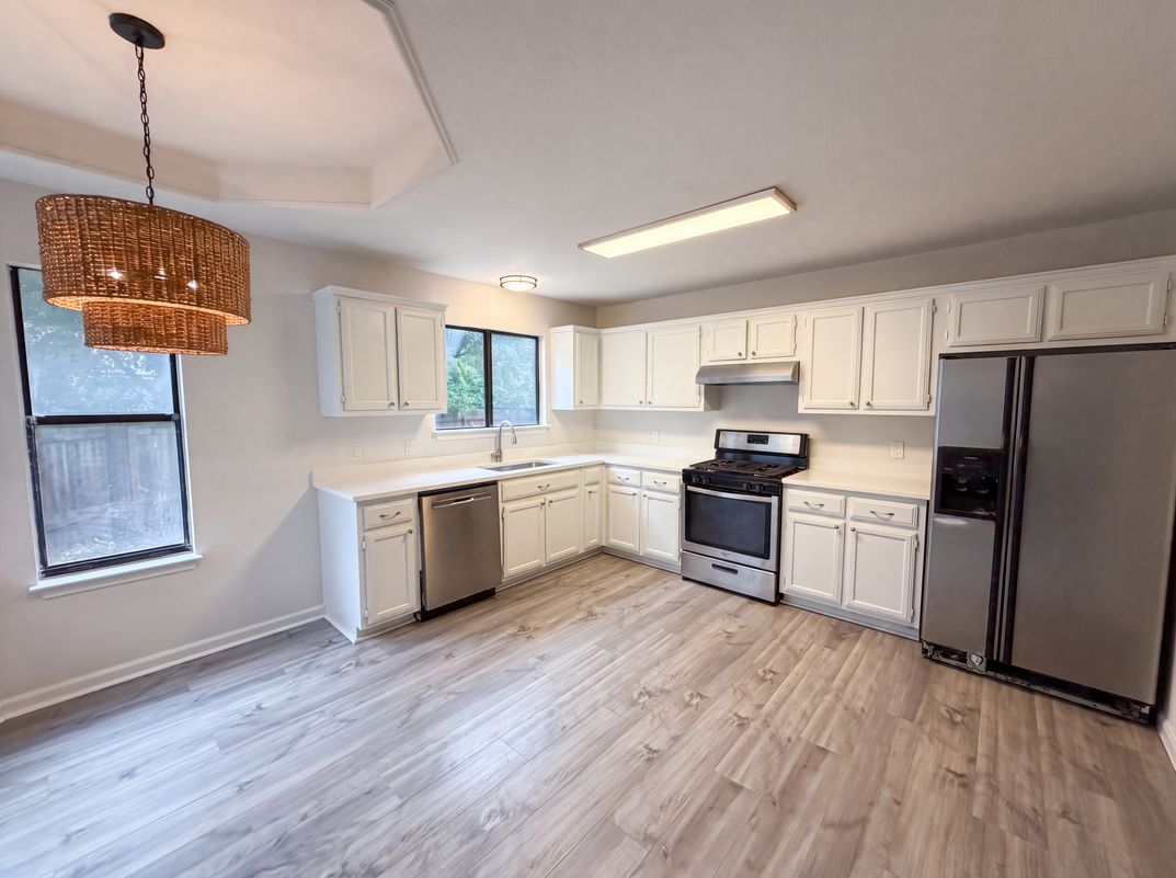 Photo 2 of 24 of 1517 River Oak Dr, Leander, TX