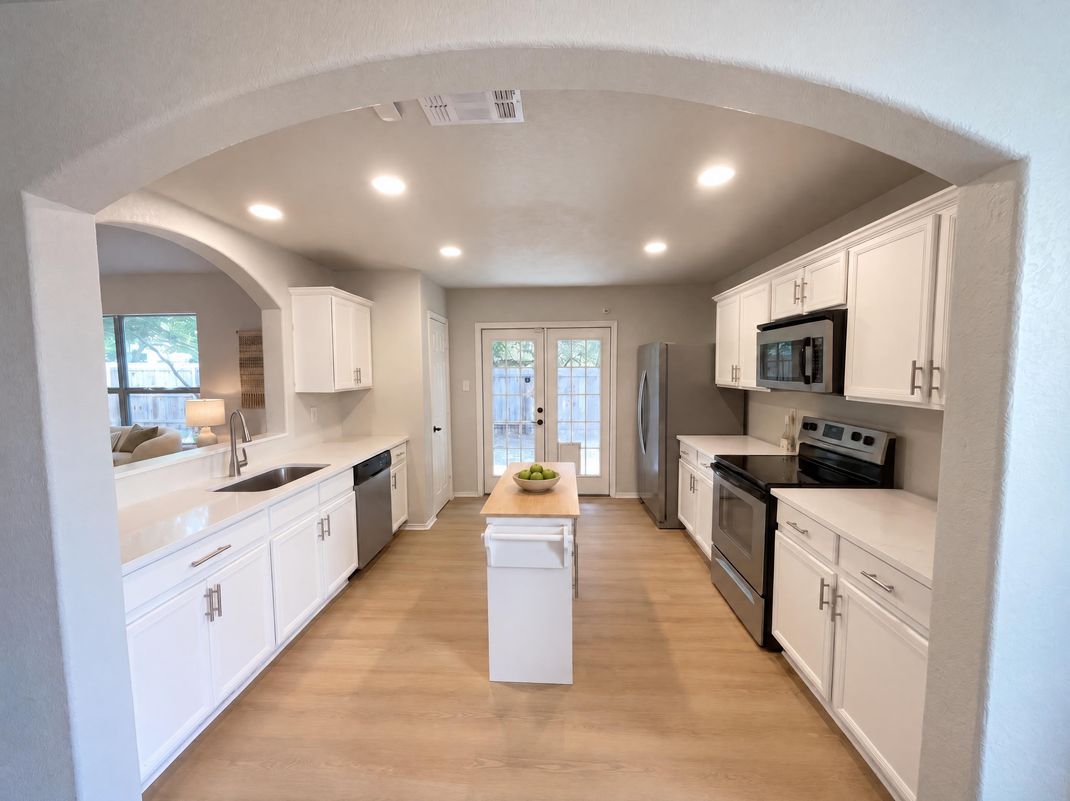 Property photo 2 of 8222 Grissom Cir