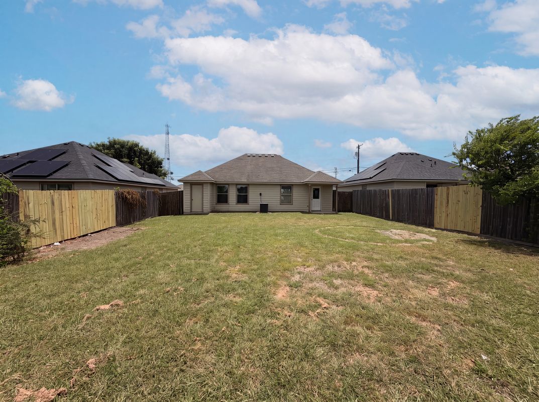 Photo 5 of 16 of 2512 Saulsbury Dr, Temple, TX