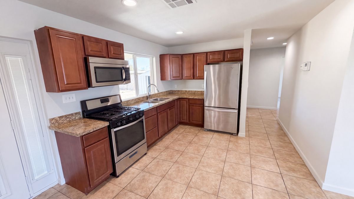 Property photo 2 of 7312 W Mescal St