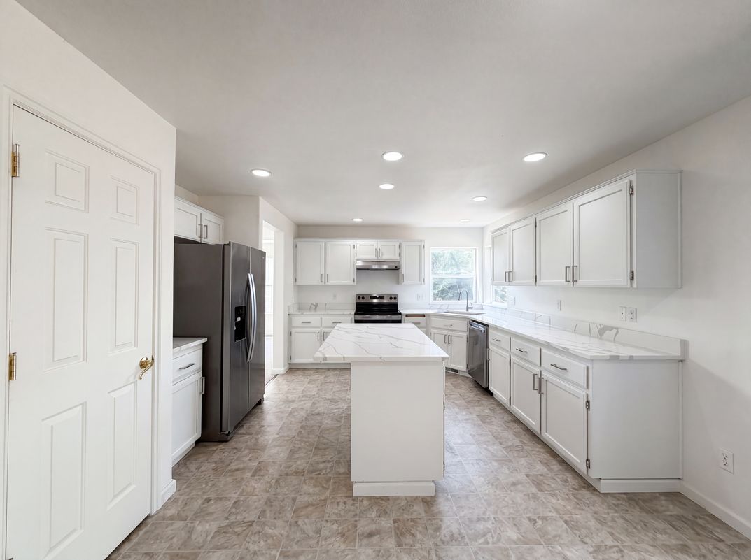 Photo 10 of 27 of 451 NW Yosemite Ter, Beaverton, OR