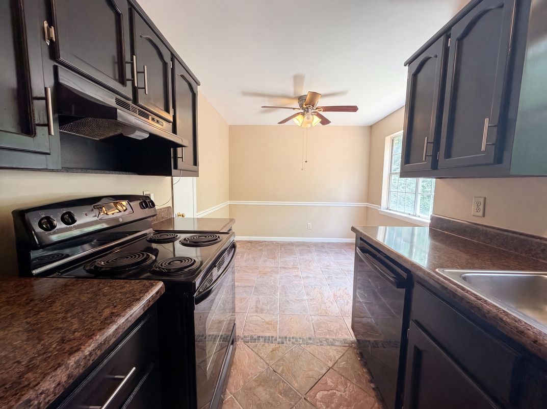 Property photo 2 of 2813 Wood Dr NE