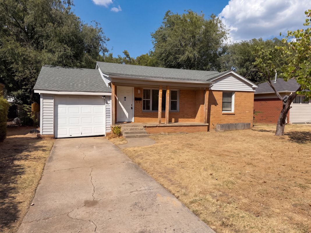 Property photo 2 of 7211 NW 45th St