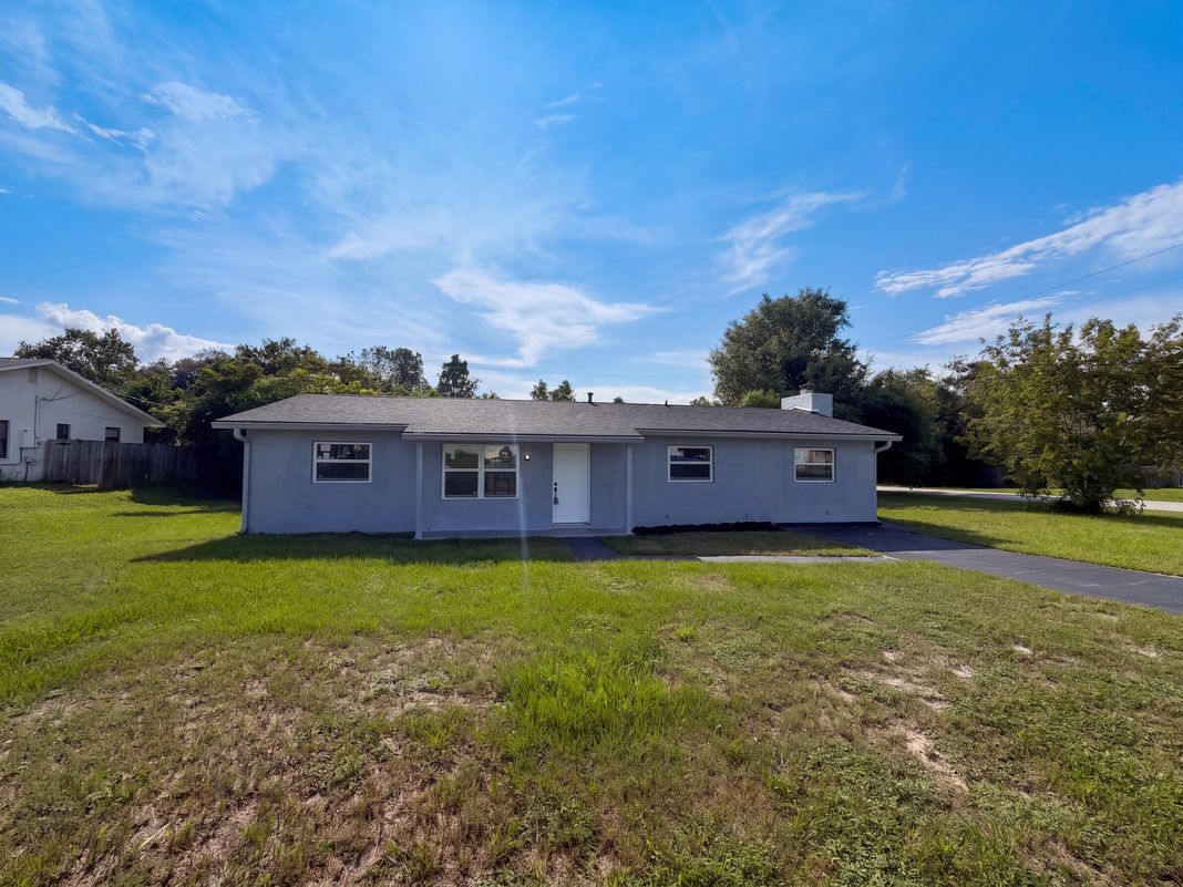 Property photo 1 of 2096 W Atmore Cir
