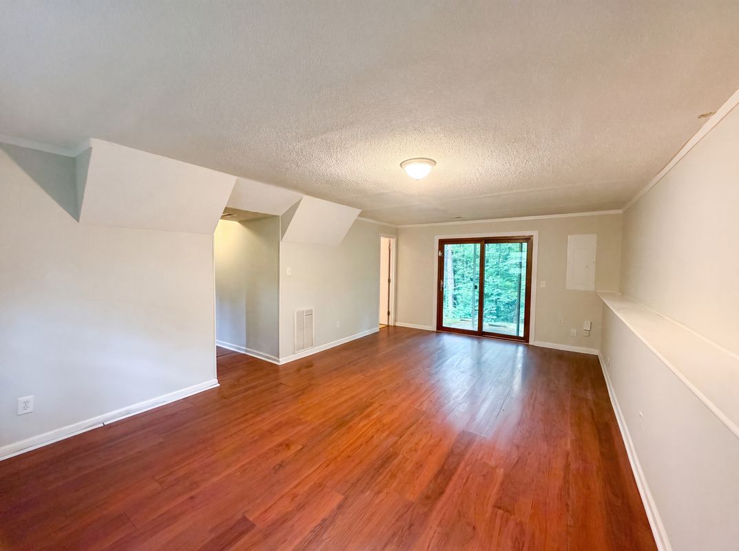 Property photo 3 of 7816 Foxwood Dr