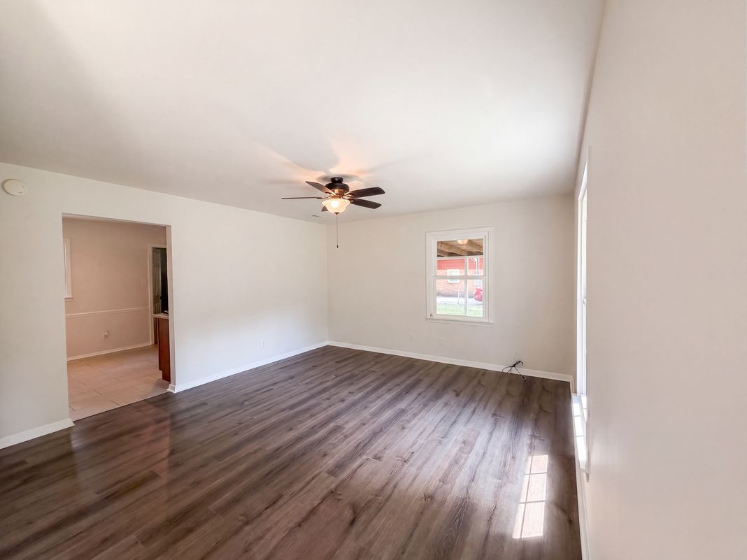 Property photo 3 of 728 Milan Rd E
