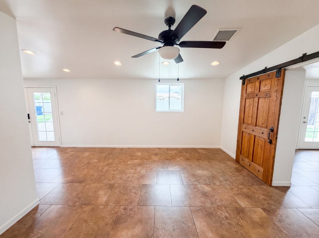 Property photo 3 of 2722 E Nisbet Rd