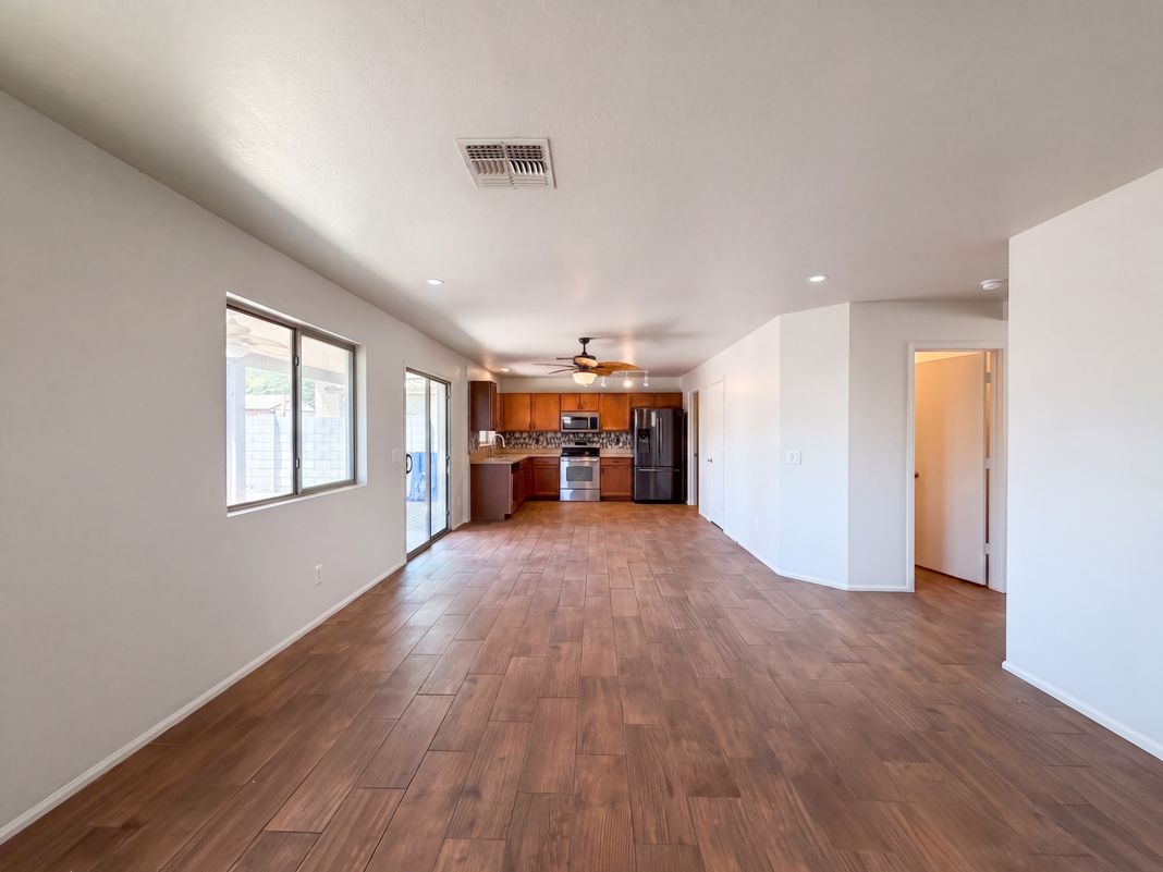 Property photo 3 of 23669 W Parkway Dr