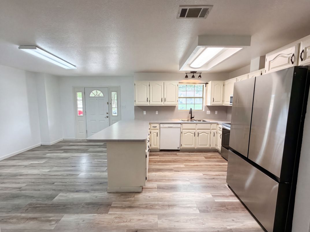 Photo 2 of 16 of 410 Cole Ave, Temple, TX
