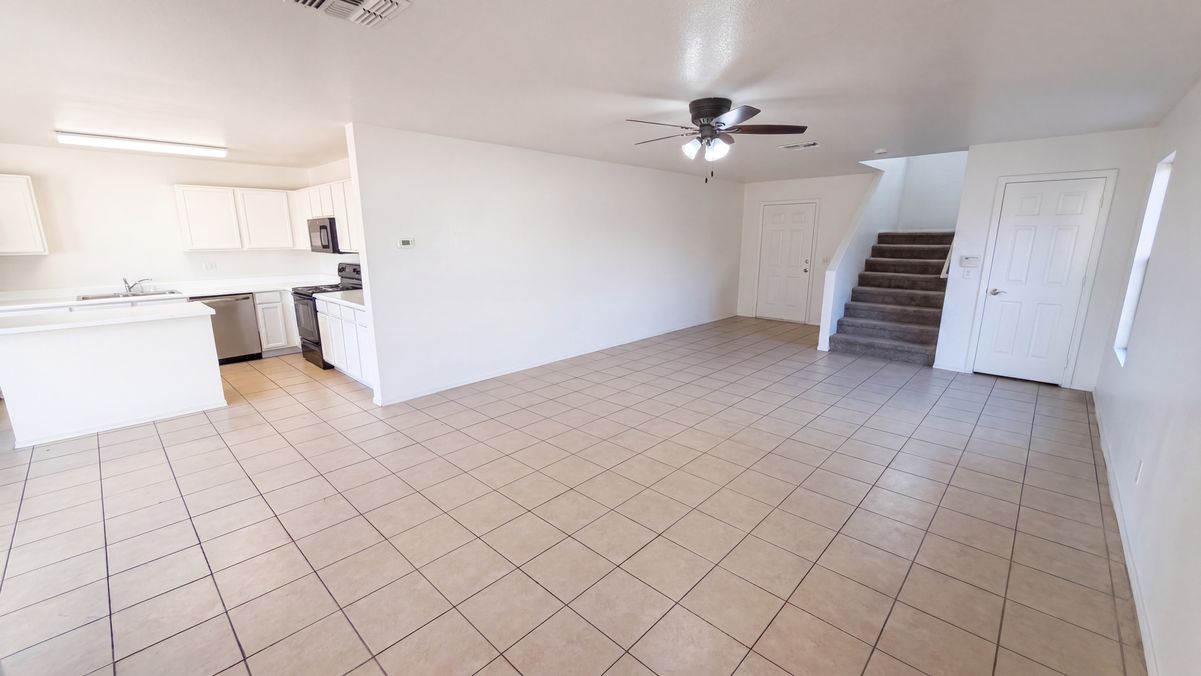 Property photo 3 of 11517 W Larkspur Rd