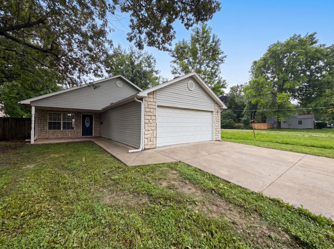Property photo 1 of 905 S Butler Ter