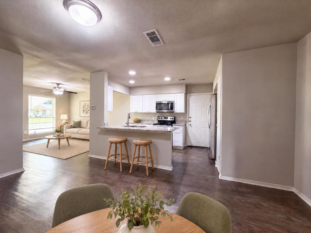 Property photo 3 of 330 E Coral Way