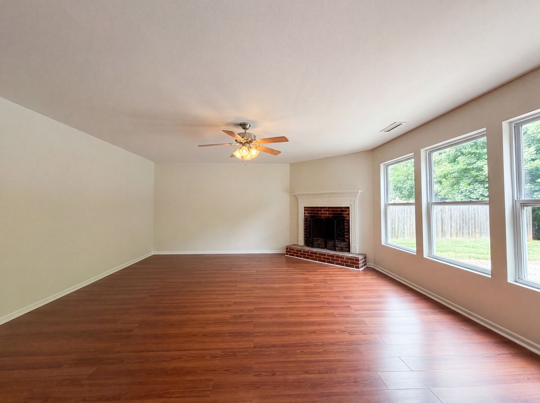 Property photo 3 of 382 Kendall Dr