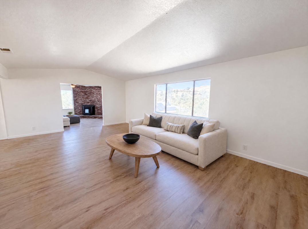 Property photo 3 of 6041 Thornicroft Dr