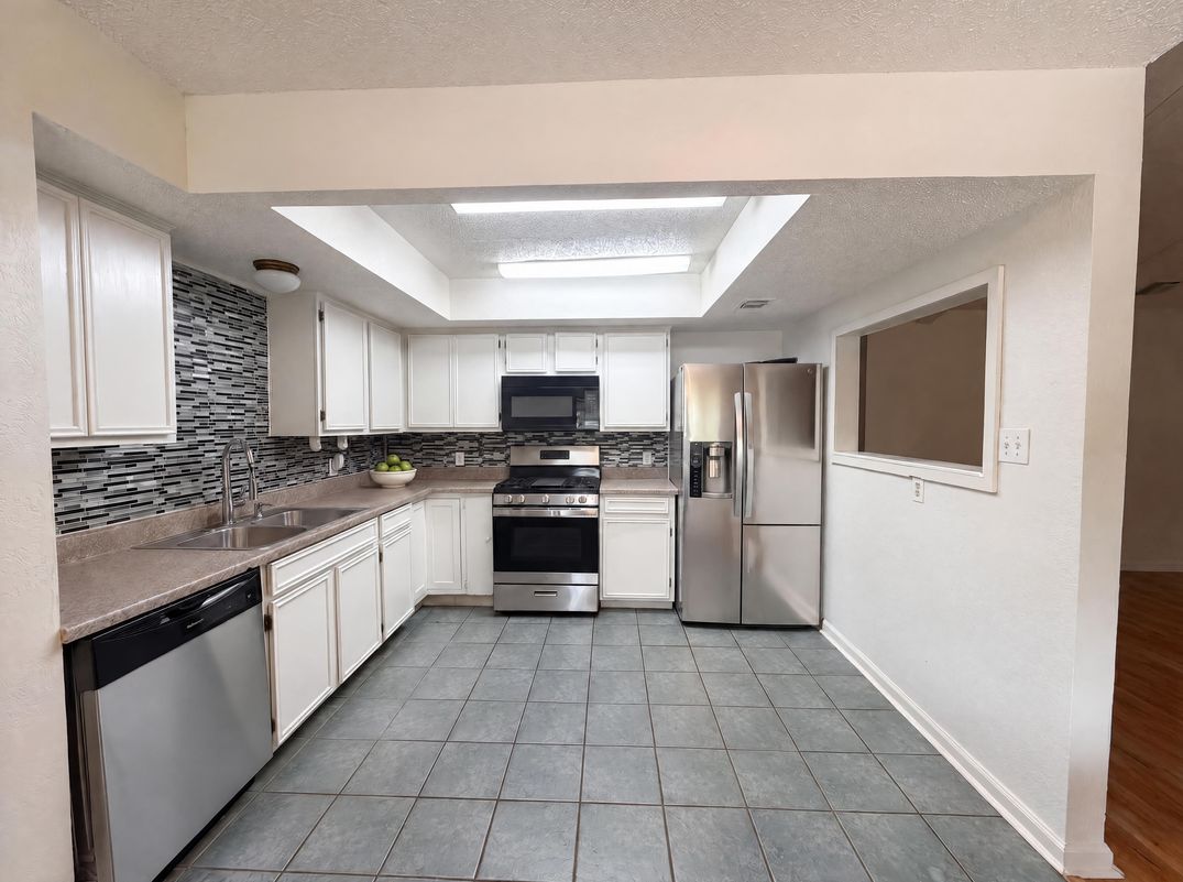 Property photo 2 of 1803 Frontier Trl